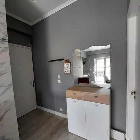 The Grey House Apartment *